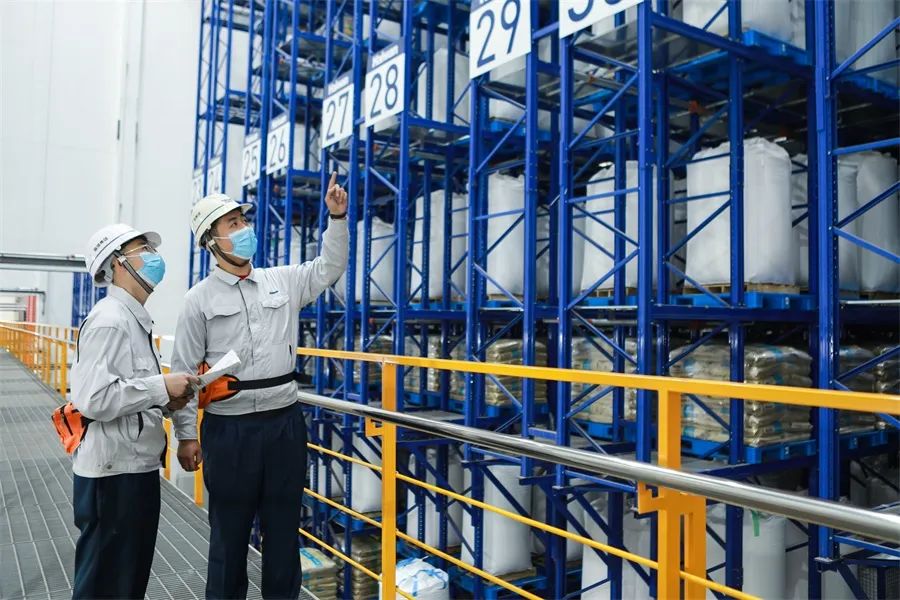 青岛海湾集团国庆期间生产红红火火